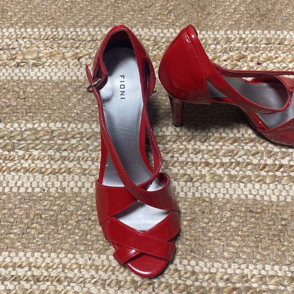 Red heels - Picture 2 of 5